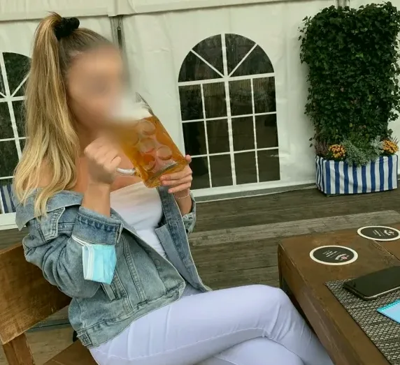 Alberte, 26