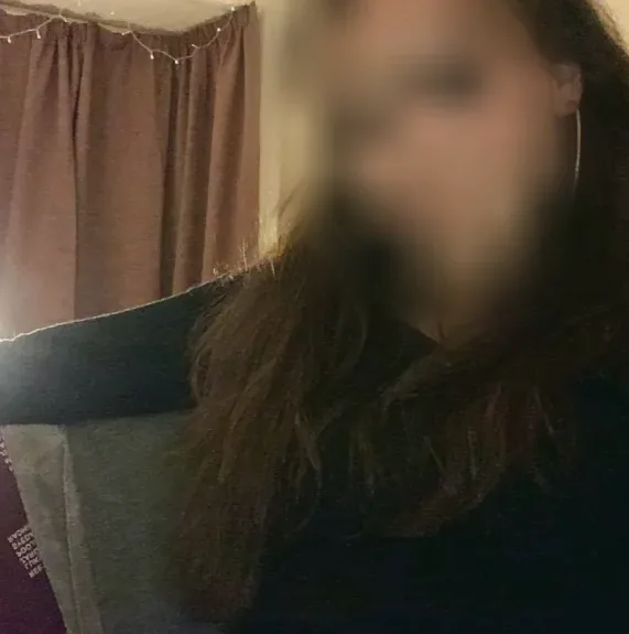Amina, 25