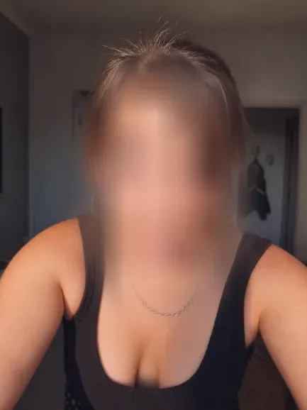 Ella, 34