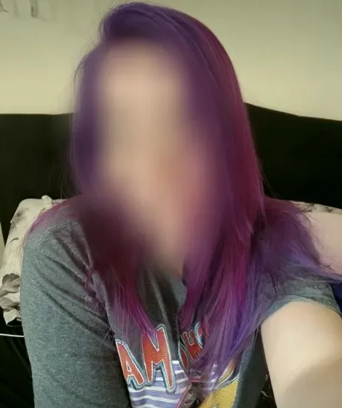 Ella, 32