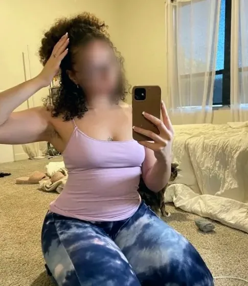Ellen, 32