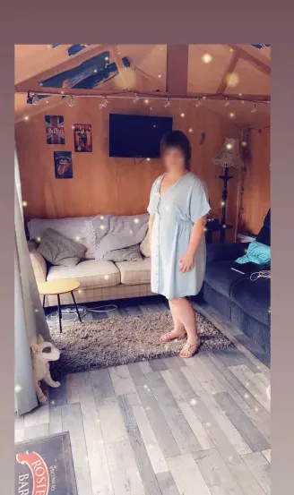 Ellie, 27