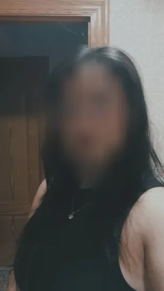 Emilie, 24