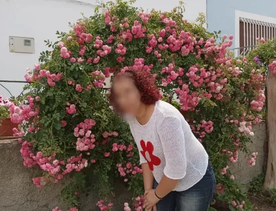 Julie, 35