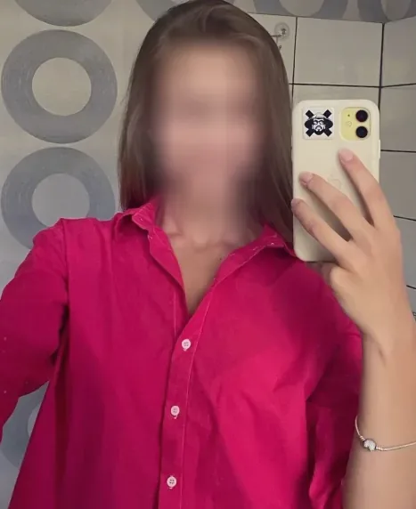 Laura, 27