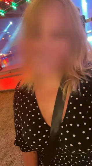 Lea, 28