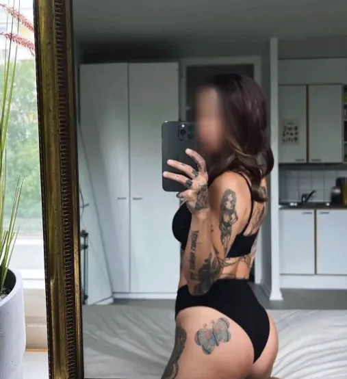 Nadia, 27