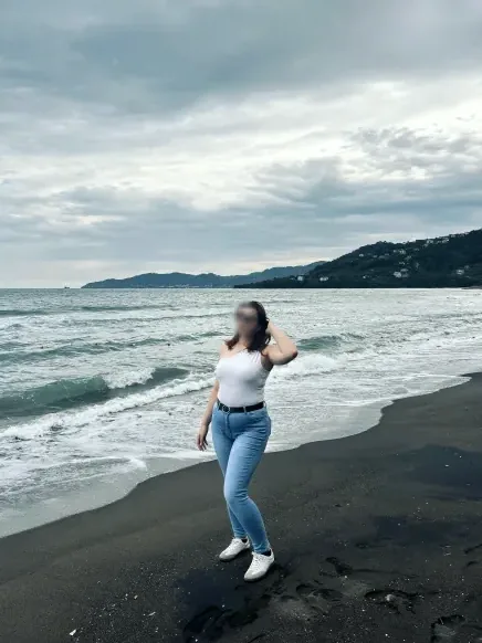 Zeynep, 21